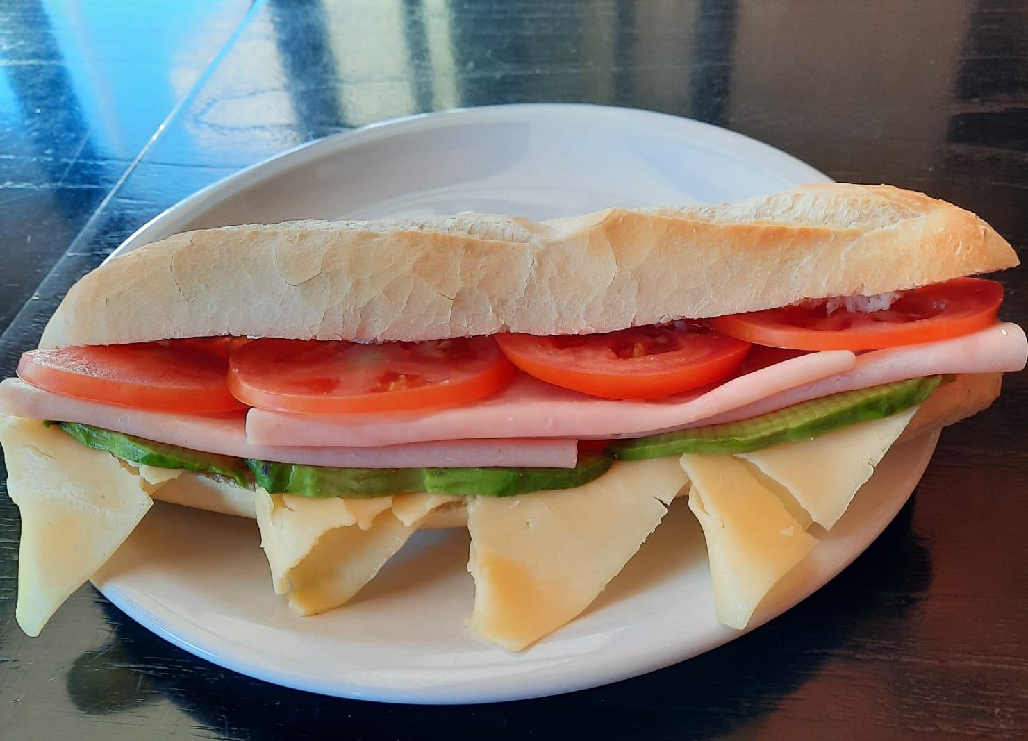 de cocido queso y tomate