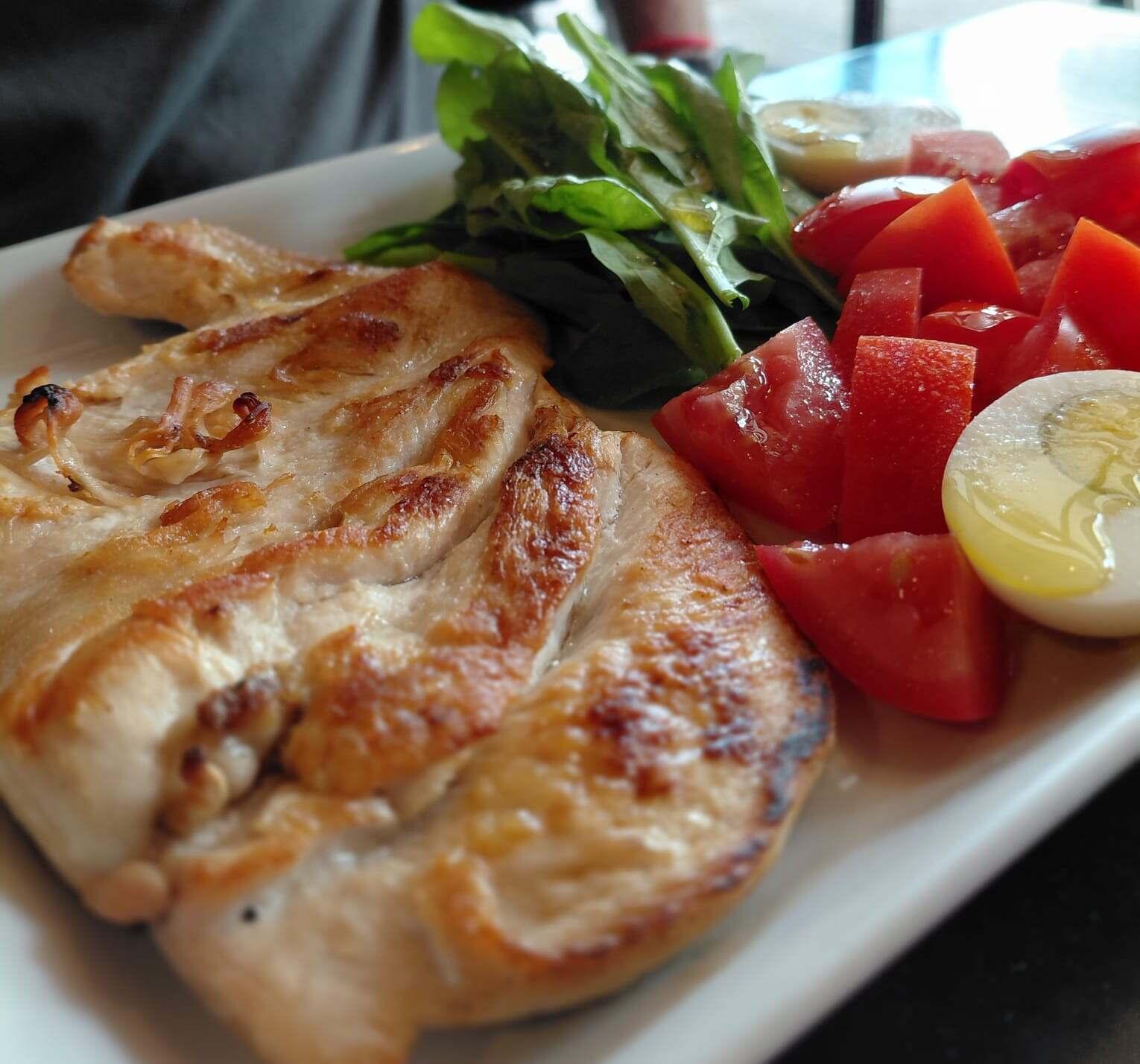 Pollo grille con guarnicion